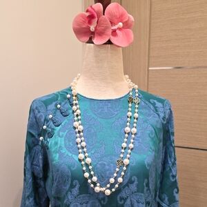 Fashion Jewelry Pearl Necklace with Gold Details